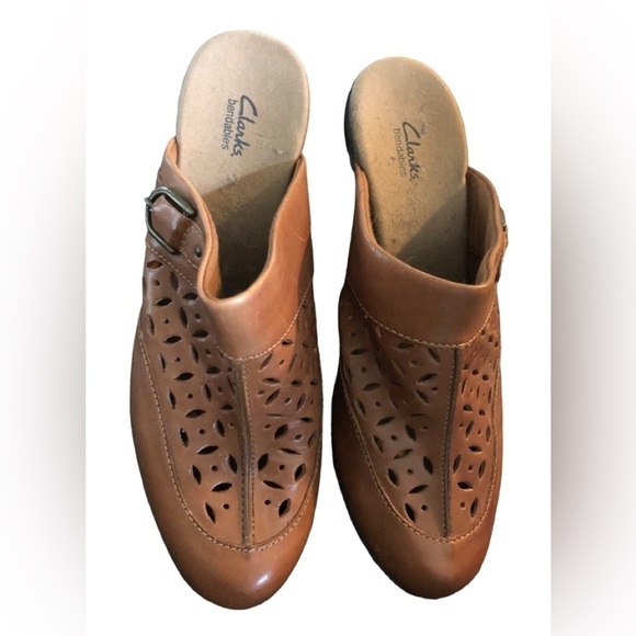 Clarks Bendables Laser-Cut Leather Clog Sz. 10M Leather Classic 2.75” Heel - Picture 3 of 6